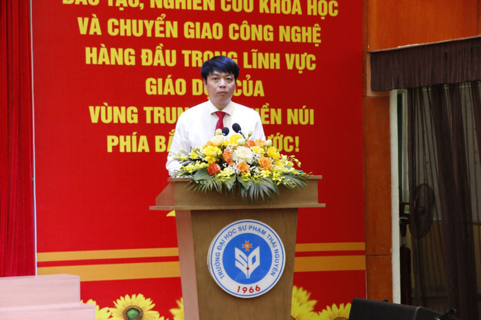 Phó Giáo sư, Tiến sĩ Từ Quang Tân – Phó Hiệu trưởng Trường Đại học Sư phạm – Đại học Thái Nguyên phát biểu tại buổi lễ. Ảnh: website nhà trường