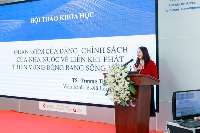 Tiến sĩ Trương Thị Mỹ Nhân phát biểu trong hội thảo.