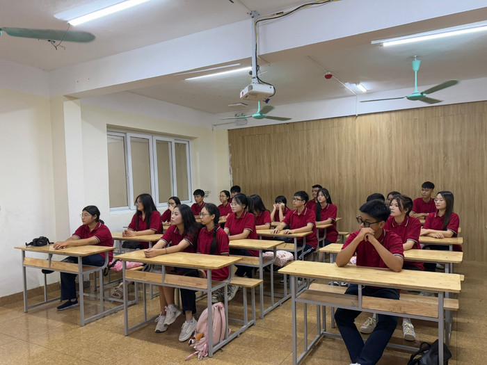 Học sinh Trường Trung học phổ thông Đinh Tiên Hoàng. Ảnh: Ngọc Mai hoc-sinh-dinh-tien-hoang-525.jpg