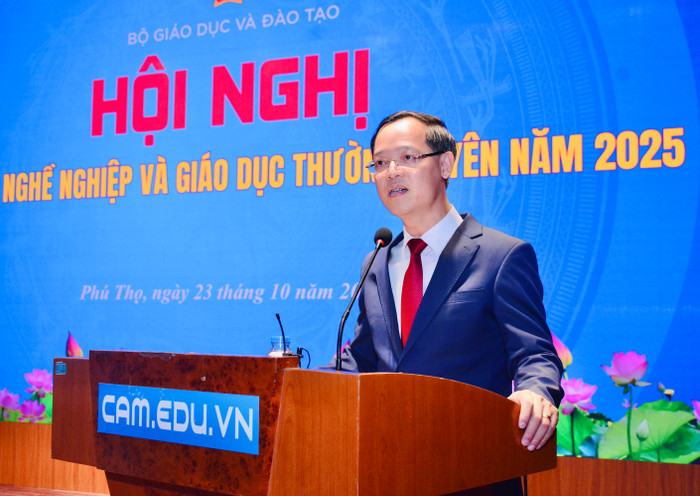 Cục trưởng Cục Giáo dục nghề nghiệp và Giáo dục thường xuyên Trương Anh Dũng chia sẻ tại hội nghị. dsc-4189.jpg