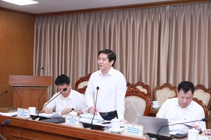 Vụ trưởng Vụ Giáo dục Phổ thông Thái Văn Tài trao đổi tại cuộc họp. Vụ trưởng Vụ Giáo dục Phổ thông Thái Văn Tài trao đổi tại cuộc họp.