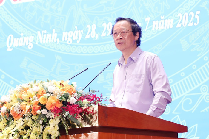 Thứ trưởng Thường trực Bộ Giáo dục và Đào tạo Phạm Ngọc Thưởng phát biểu tại Hội nghị. pnt.jpg