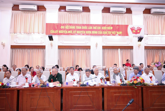 80 Nhà giáo đại diện cho các nhà giáo đi B tham dự buổi gặp mặt. img-8936.jpg