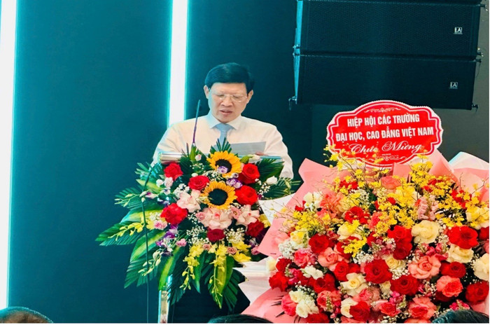 Phó Giáo sư, Tiến sĩ, Nhà giáo ưu tú Đào Đăng Phượng phát biểu khai mạc hội thảo.