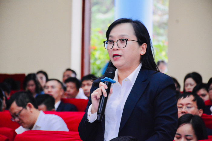 Cô Hồ Ngọc Minh - Quyền Hiệu trưởng Trường Cao đẳng Văn hóa Nghệ thuật thành phố Hồ Chí Minh phát biểu tại hội nghị. dsc-4338.jpg