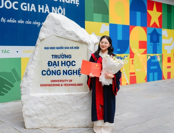 Thủ khoa ngành Hệ thống thông tin Nguyễn Lê Linh Chi. Ảnh: NVCC linh-chi-1.jpg