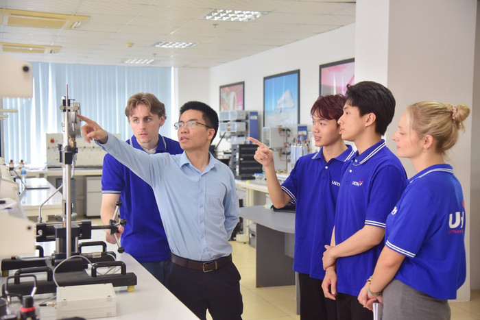 Trường Đại học Khoa học và Công nghệ Hà Nội sở hữu hệ thống phòng thí nghiệm hiện đại, phục vụ đào tạo và nghiên cứu các lĩnh vực khoa học công nghệ mũi nhọn. Ảnh: USTH