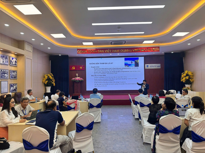Quang cảnh hội thảo. 1758014951917.png