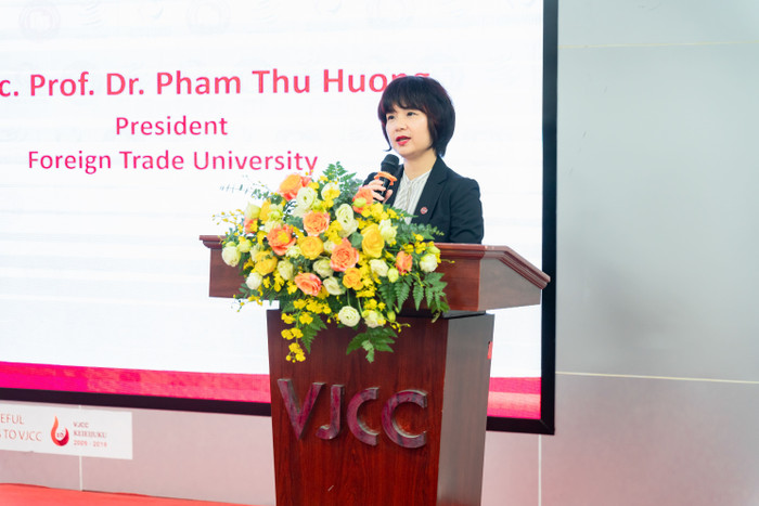 Phó Giáo sư, Tiến sĩ Phạm Thu Hương phát biểu tại chương trình. 4.jpg
