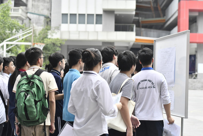 Thí sinh theo dõi sơ đồ phòng thi 16.jpg