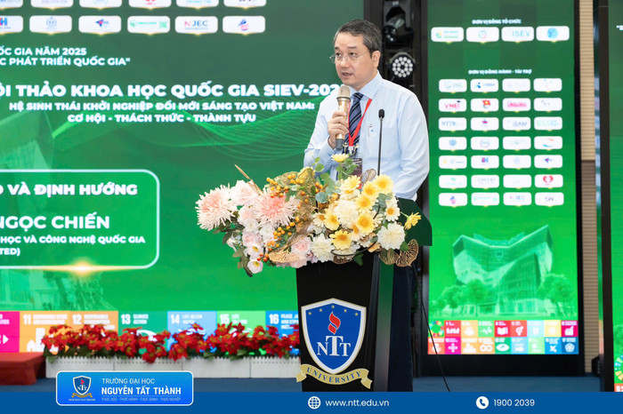 Phó Giáo sư, Tiến sĩ Đào Ngọc Chiến - Giám đốc Quỹ NAFOSTED phát biểu trong sự kiện. z7060751005235-5152599179a6c1bda8ded125fefa0e80.jpg