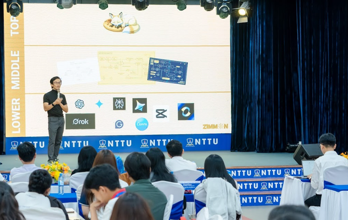 Ông Phạm Lê Quốc Đạt và Yao Huynh chia sẻ kinh nghiệm về Marketing. Ảnh: NTCC