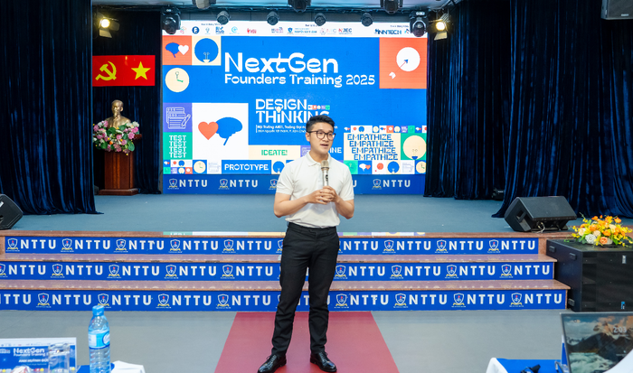 Ông Huỳnh Đức - Chủ tịch Hub Network HCMC chia sẻ niềm vui khi làm việc cùng các CLB trong mạng lưới. Ảnh: NTCC