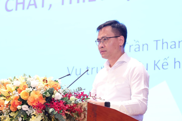 Vụ trưởng Vụ Kế hoạch - Tài chính Trần Thanh Đạm phát biểu tại Hội nghị Giám đốc Sở Giáo dục và Đào tạo năm 2025. ttd.jpg