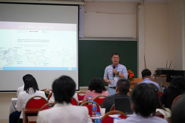 Phó Giáo sư, Tiến sĩ Lê Đức Minh, giảng viên Khoa Môi trường, Trường Đại học Khoa học Tự nhiên, Đại học Quốc gia Hà Nội. Phó Giáo sư, Tiến sĩ Lê Đức Minh, giảng viên Khoa Môi trường, Trường Đại học Khoa học Tự nhiên, Đại học Quốc gia Hà Nội.