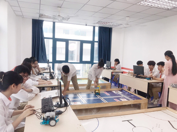 Học sinh Trường Trung học phổ thông Lê Hồng Phong (Hà Nội) trong một tiết học tại trường. Ảnh: Website nhà trường. hs-thpt-le-hong-phong.jpg