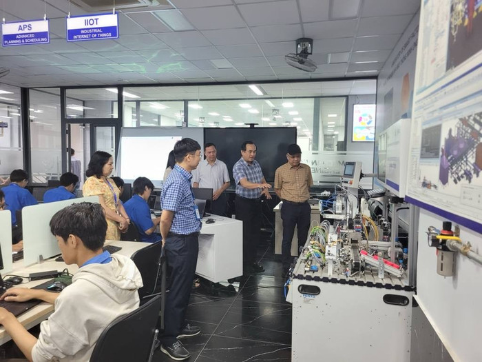 Hoạt động nghiên cứu khoa học luôn được chú trọng tại Trường Đại học Công nghiệp Thành phố Hồ Chí Minh. Ảnh: website nhà trường Hoạt động nghiên cứu khoa học luôn được chú trọng tại Trường Đại học Công nghiệp Thành phố Hồ Chí Minh. Ảnh: website nhà trường