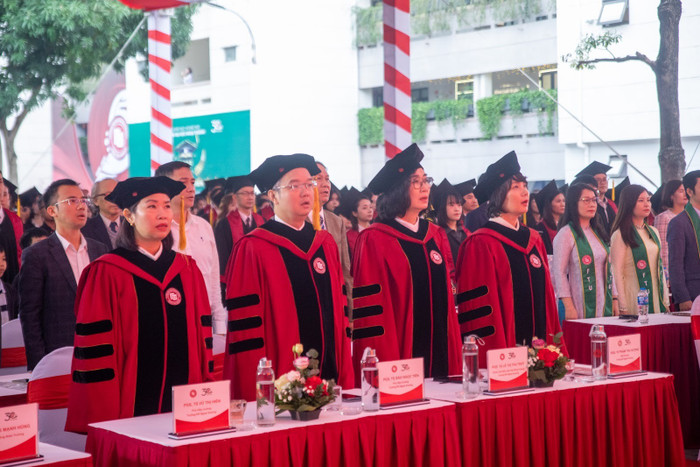 Các đại biểu tham dự buổi lễ.