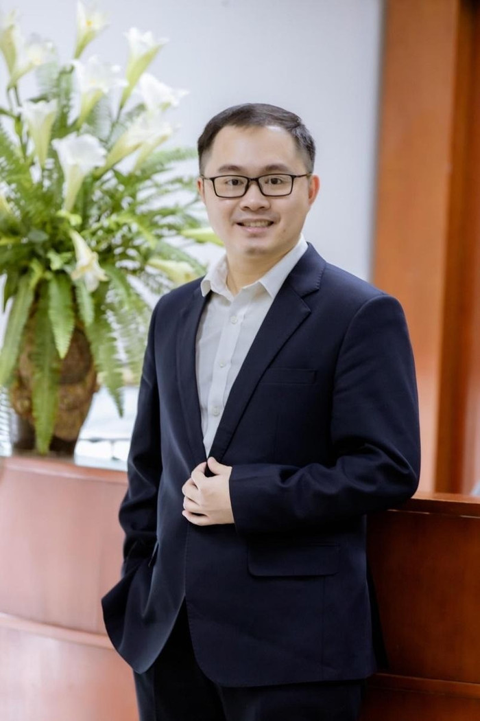 Tiến sĩ Đinh Văn Hoàng.