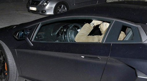 Ronaldo đến sinh nhật Coentrao bằng chiếc Aventador mới