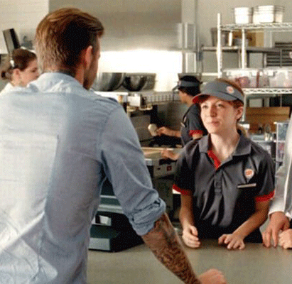 Becks "hạ gục" nữ nhân viên bán hàng