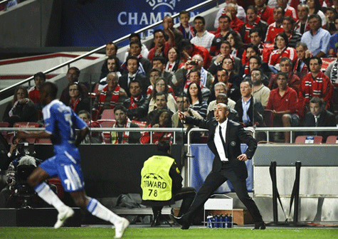 Di Matteo ngày càng thể hiện được mình là một HLV có tài Di Matteo ngày càng thể hiện được mình là một HLV có tài