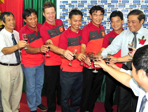 Ông Dylan Kerr sẽ giúp sức cho HLV Phan Thanh Hùng. Ảnh: Thế Kiên. Ông Dylan Kerr sẽ giúp sức cho HLV Phan Thanh Hùng. Ảnh: Thế Kiên.