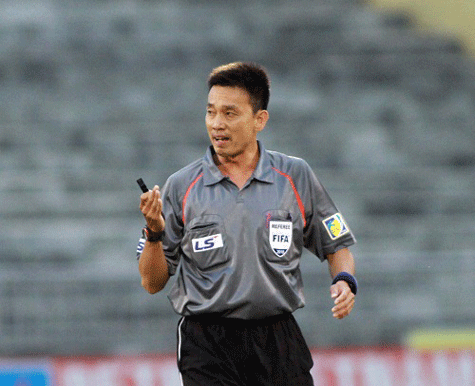 Trọng tài Võ Minh Trí đang chịu nhiều sức ép. Trọng tài Võ Minh Trí đang chịu nhiều sức ép.