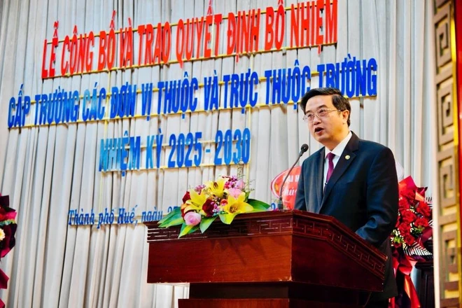 "Điểm chung của nghề thầy giáo và thầy thuốc là mang giá trị nhân văn cao cả"