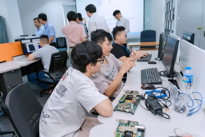 Trường đại học đầu tư mạnh cơ sở vật chất để nâng cao chất lượng đào tạo vi mạch bán dẫn