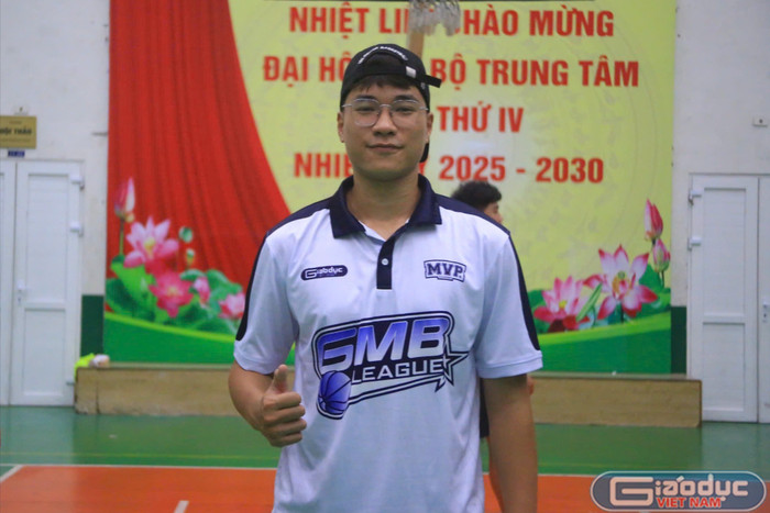 Huấn luyện viên Trần Quảng Hà của đội Vinschool The Harmony. 19-6784.jpg
