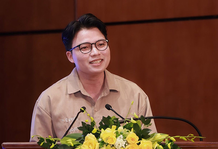 Thạc sĩ Nguyễn Hữu Quyết - Bí thư Đoàn TNCS Hồ Chí Minh, Trường Trung học phổ thông Huỳnh Thúc Kháng. Ảnh NVCC. anh-quyet-htk-dd.jpg