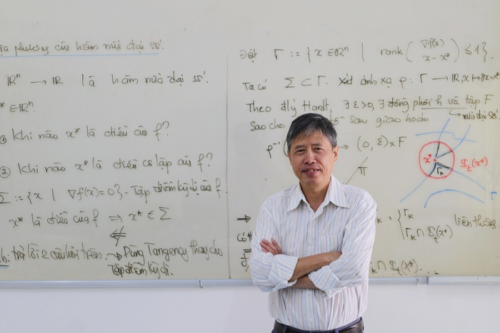 Giáo sư, Tiến sĩ Phạm Tiến Sơn - Nguyên trưởng Khoa Toán, Trường Đại học Đà Lạt, hiện là giảng viên Khoa Toán, Trường Đại học Đà Lạt. Ảnh website trường pgsts-pham-tien-son-4.jpg