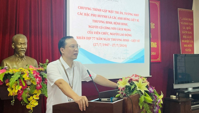 Thầy Nguyễn Tuấn Anh - Hiệu trưởng Trường Dự bị Đại học dân tộc Trung ương. Ảnh website trường thay-tuan-anh-du-bi-dh.jpg