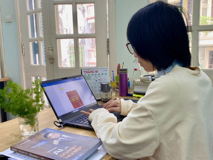 Biên tập viên của TIMES ứng dụng công nghệ số khi thực hiện biên tập và rà soát bản thảo. Ảnh ĐVCC. btv-times.jpg