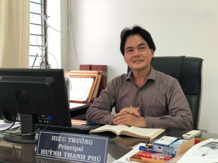 Thầy Huỳnh Thanh Phú - Hiệu trưởng Trường Trung học phổ thông Bùi Thị Xuân (quận 1, thành phố Hồ Chí Minh). Ảnh NVCC thay-huynh-thanh-phu.jpg