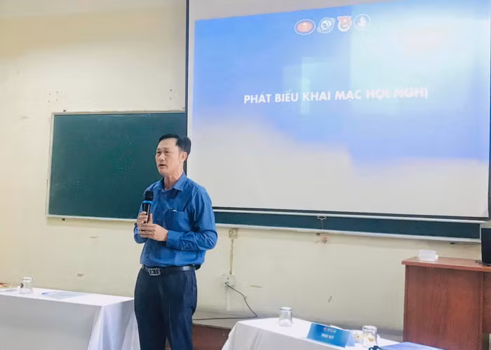 Tiến sĩ Nguyễn Văn Báu - Trưởng khoa, Khoa Lưu trữ học - Quản trị văn phòng, Trường Đại học Khoa học Xã hội và Nhân văn, Đại học Quốc gia Thành phố Hồ Chí Minh. Ảnh website nhà trường