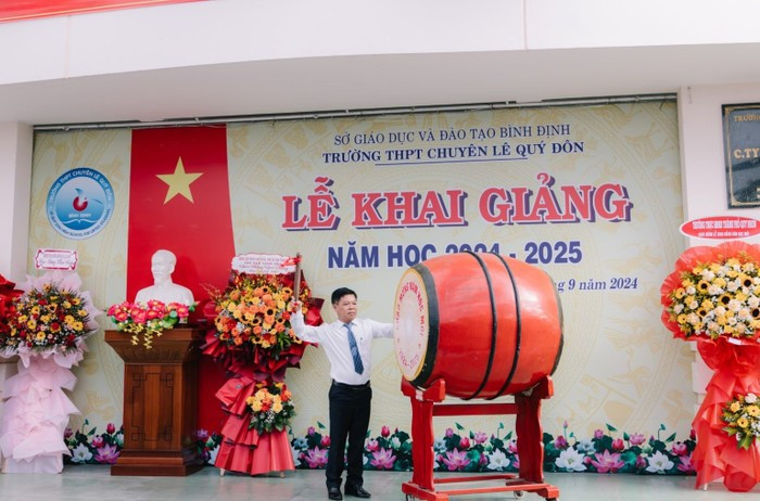 Thầy Huỳnh Lê Minh - Hiệu trưởng Trường Trung học phổ thông Chuyên Lê Quý Đôn (Gia Lai). Ảnh: website nhà trường. huynh-le-minh.jpg