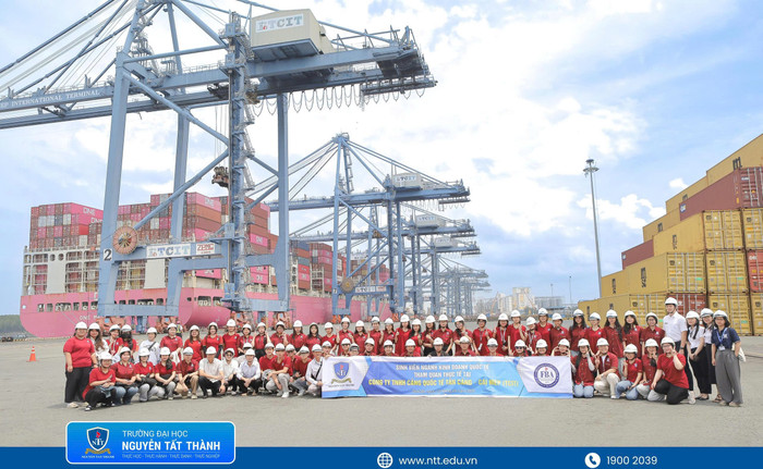 sv-nganh-kdqt-dai-hoc-ntt.jpg