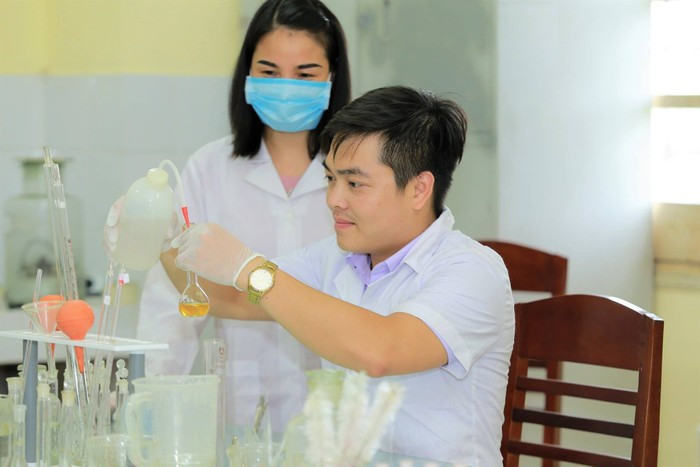 Cơ sở giáo dục đại học cần tích cực đầu tư có trọng tâm vào các phòng thí nghiệm trọng điểm, phòng học thông minh, thiết bị phân tích hiện đại. Ảnh: website Trường Đại học Khoa học, Đại học Thái Nguyên Cơ sở giáo dục đại học cần tích cực đầu tư có trọng tâm vào các phòng thí nghiệm trọng điểm, phòng học thông minh, thiết bị phân tích hiện đại. Ảnh: website Trường Đại học Khoa học, Đại học Thái Nguyên