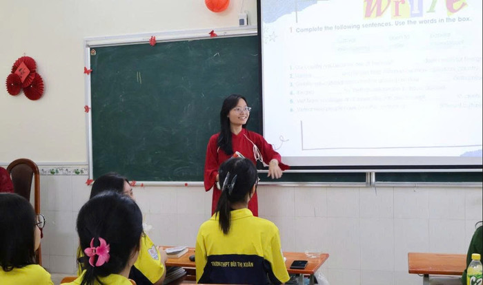 Học sinh Trường Trung học phổ thông Bùi Thị Xuân (phường Bến Thành, thành phố Hồ Chí Minh) trong tiết học ngoại ngữ. Ảnh website nhà trường hs-bui-thi-xuan-hcm.jpg