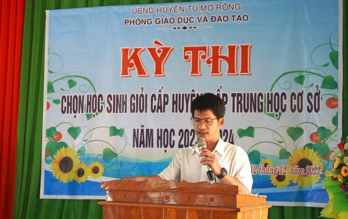 Ông Lê Văn Hoàng - Trưởng phòng Phòng Giáo dục và Đào tạo huyện Tu Mơ Rông, tỉnh Kon Tum. Ảnh: Trang thông tin điện tử huyện Tu Mơ Rông. ong-le-van-hoang.jpg