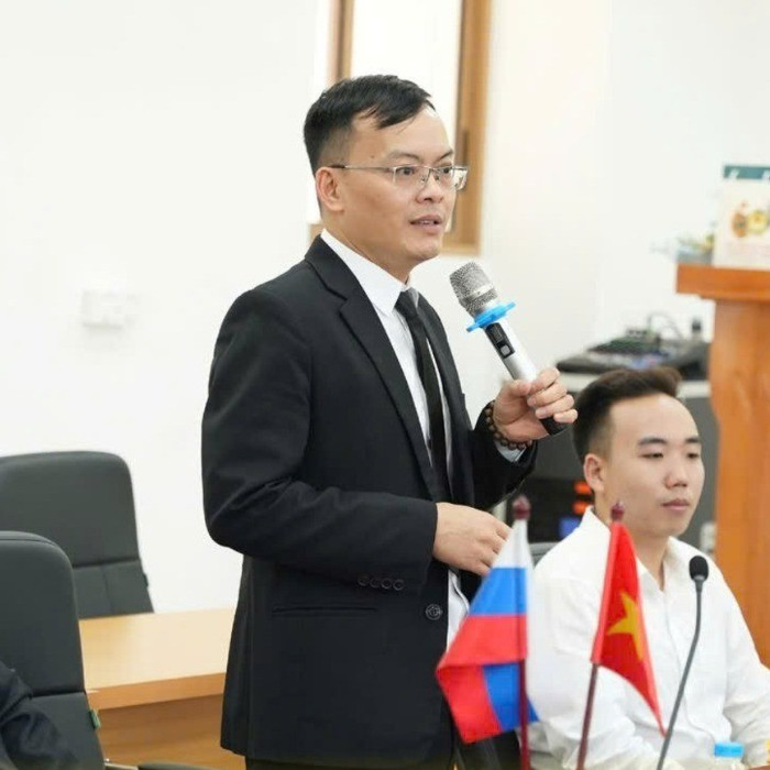 Ông Trần Văn Dũng (người đứng phát biểu) - Phụ trách Quản lý Đối tác Công ty Trách nhiệm hữu hạn 1C Việt Nam. Ảnh NVCC. anh-ca-nhan-1-4996.jpg