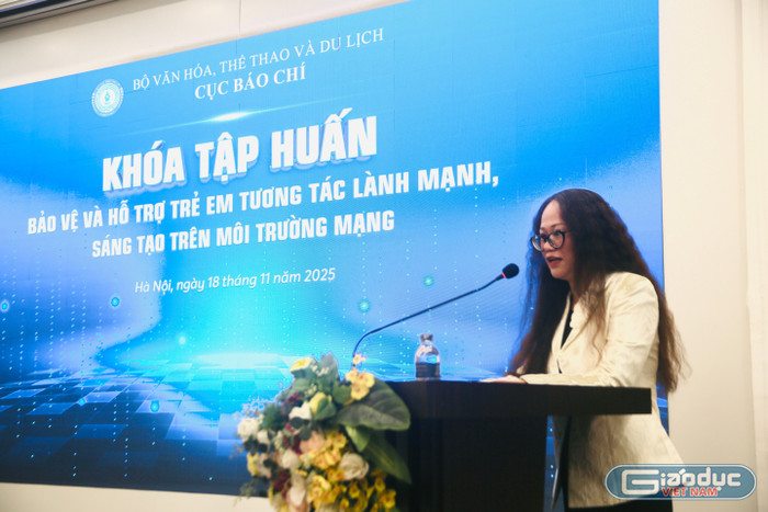 Bà Mai Hương Giang - Phó Cục trưởng Cục Báo chí (Bộ Văn Hoá, Thể thao và Du lịch) phát biểu tại buổi tập huấn.