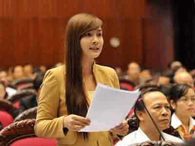 "Bóng hồng nghị trường" xinh đẹp kể chuyện bị "soi" ảnh 2 "Bóng hồng nghị trường" xinh đẹp kể chuyện bị "soi" ảnh 2
