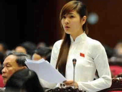 "Bóng hồng nghị trường" xinh đẹp kể chuyện bị "soi" ảnh 1 "Bóng hồng nghị trường" xinh đẹp kể chuyện bị "soi" ảnh 1