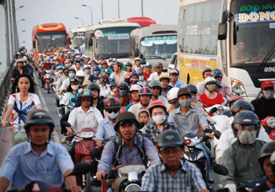 Hàng vạn người đổ ra đường ngày giáp Tết, cửa ngõ Hà Nội-Sài Gòn ùn ứ ảnh 15 Hàng vạn người đổ ra đường ngày giáp Tết, cửa ngõ Hà Nội-Sài Gòn ùn ứ ảnh 15