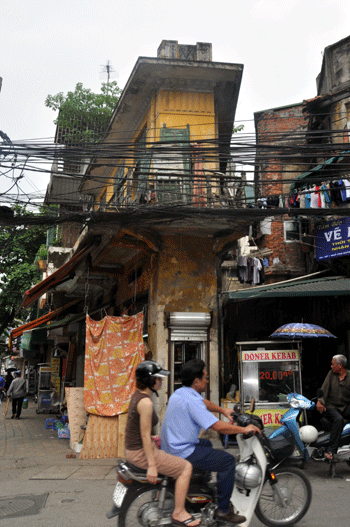 Căn nhà kỳ quái ở phố Cửa Nam.... Căn nhà kỳ quái ở phố Cửa Nam....