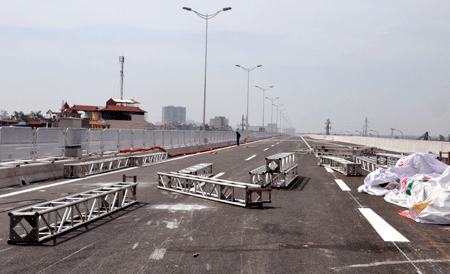 Đây là một đoạn ngắn của tuyến đường trên cao Vành đai 3 dài 9km kéo dài từ Linh Đàm đến Mai Dịch (Hà Nội).... Đây là một đoạn ngắn của tuyến đường trên cao Vành đai 3 dài 9km kéo dài từ Linh Đàm đến Mai Dịch (Hà Nội)....