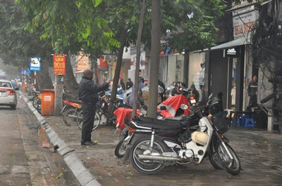 Vỉa hè phố Bà Triệu